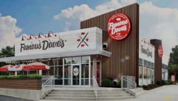 famous dave's lunch hours