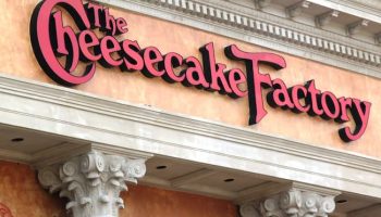 cheese cake factory lunch hours