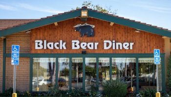 black bear diner breakfast hours