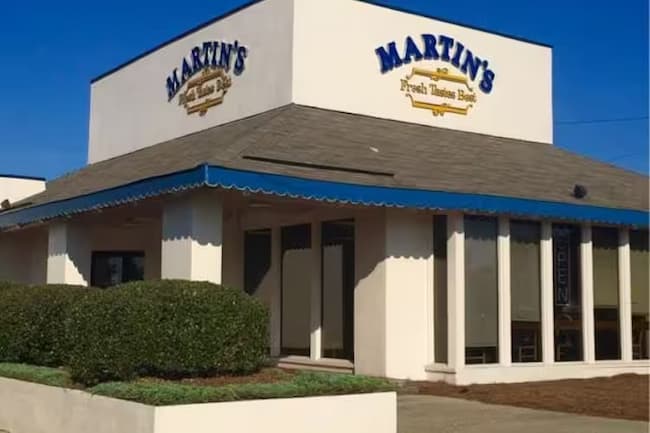 martin's restaurant breakfast hours