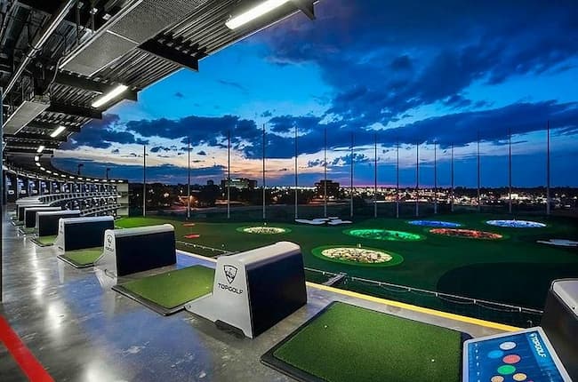 what time does topgolf close and open