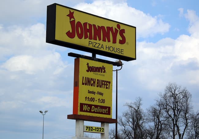  johnny's pizza lunch buffet hours
