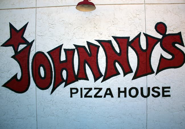 johnny's pizza lunch buffet hours