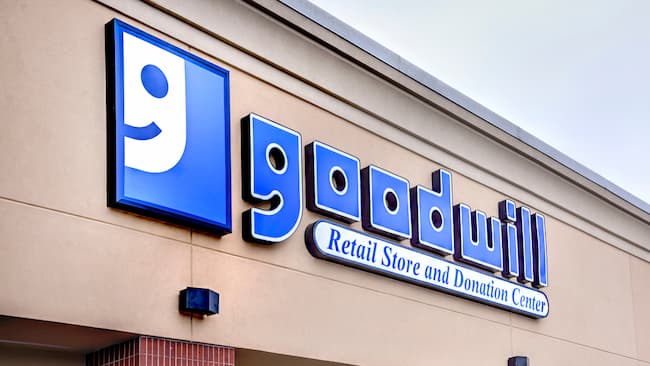 goodwill closing time