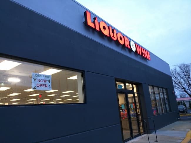 what time does montgomery county liquor store close